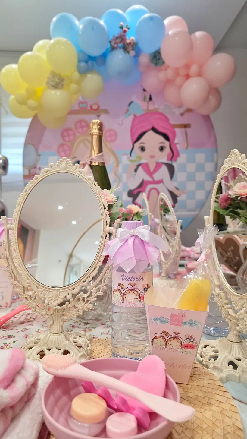 Tipi decorado en rosa para una fiesta de pijama temática en Zaragoza